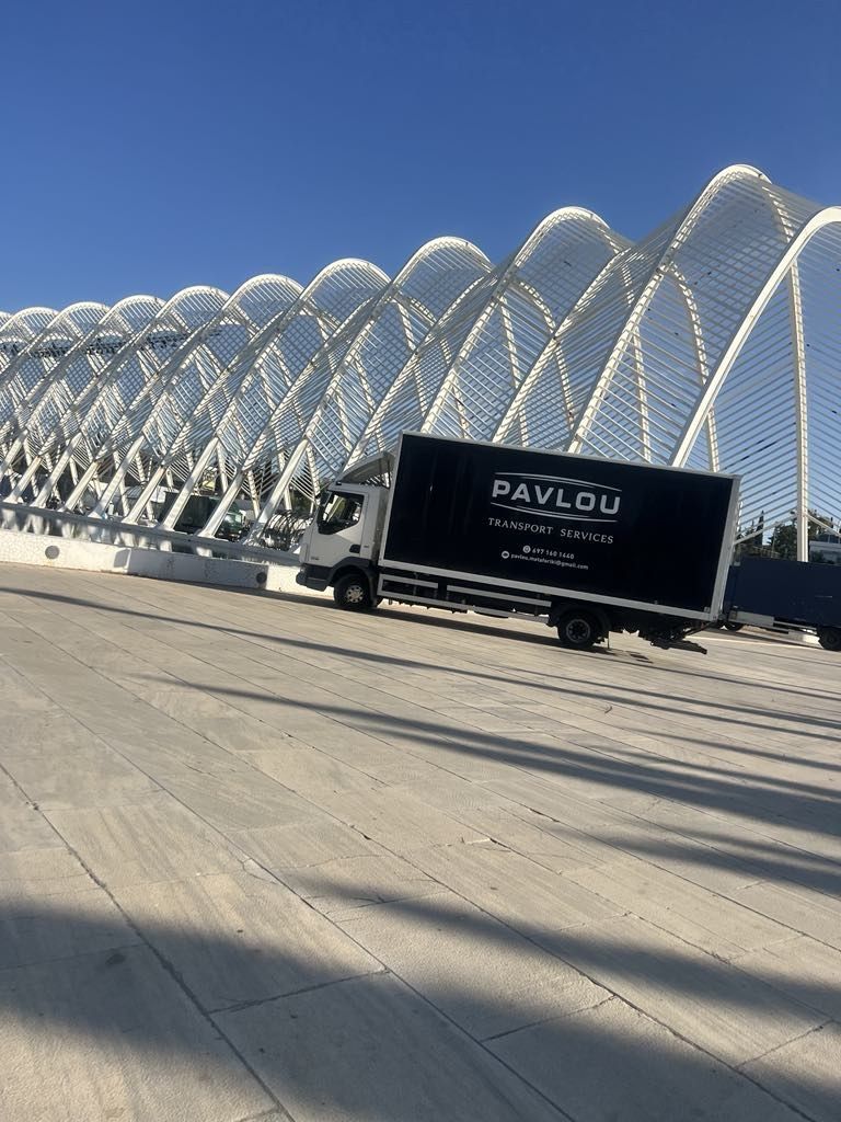 Φορτηγό της PAVLOU Transport Services μπροστά στο ΟΑΚΑ